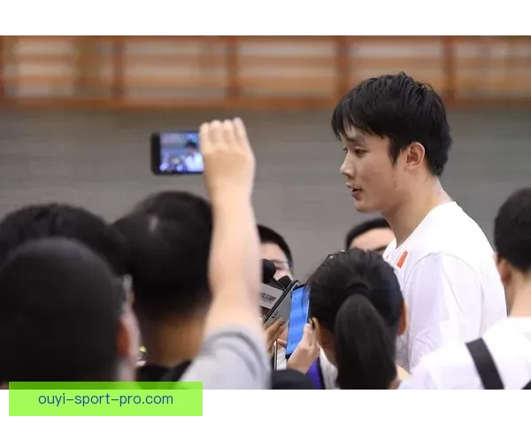 丁彦雨航回忆伤病岁月 揭秘小牛合同与小乔丹深厚友谊